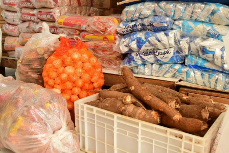 Educação de Floriano distribui produtos básicos da alimentação escolar