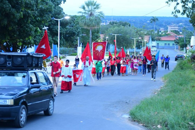 Tradições católica e popular se unem para as festas do Divino Espírito Santo