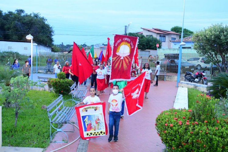 Tradições católica e popular se unem para as festas do Divino Espírito Santo