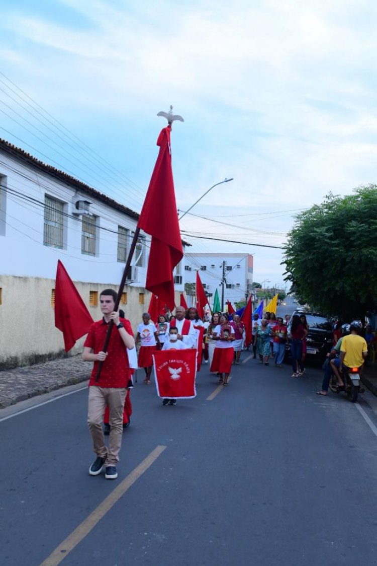 Tradições católica e popular se unem para as festas do Divino Espírito Santo