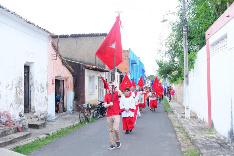 Tradições católica e popular se unem para as festas do Divino Espírito Santo