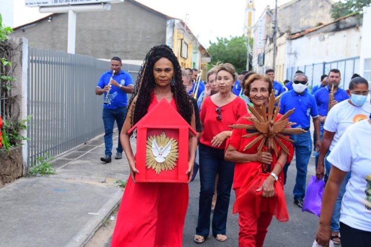 Tradições católica e popular se unem para as festas do Divino Espírito Santo