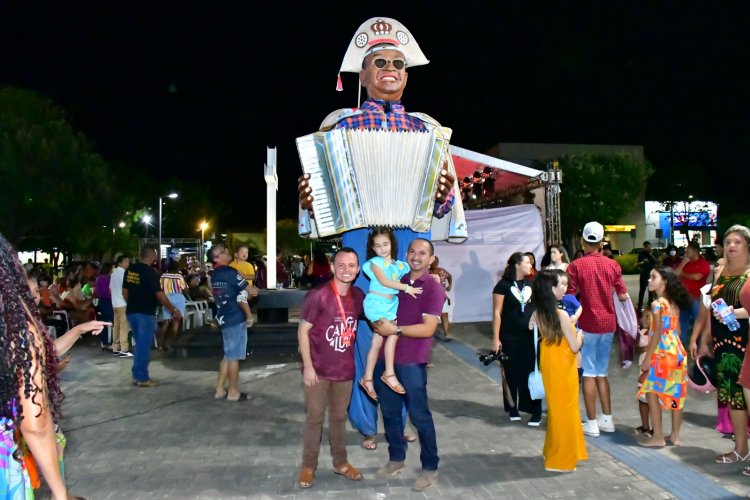 Prefeitura de Floriano promove apresentação da Orquestra Canta Luiz em praça pública