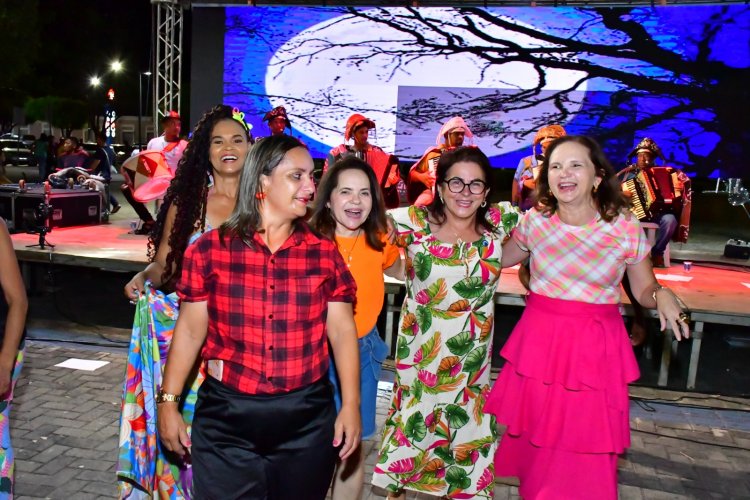 Prefeitura de Floriano promove apresentação da Orquestra Canta Luiz em praça pública