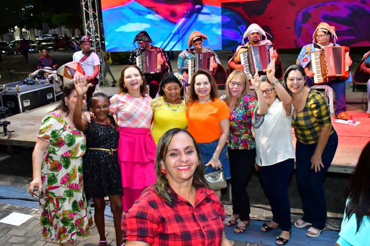 Prefeitura de Floriano promove apresentação da Orquestra Canta Luiz em praça pública