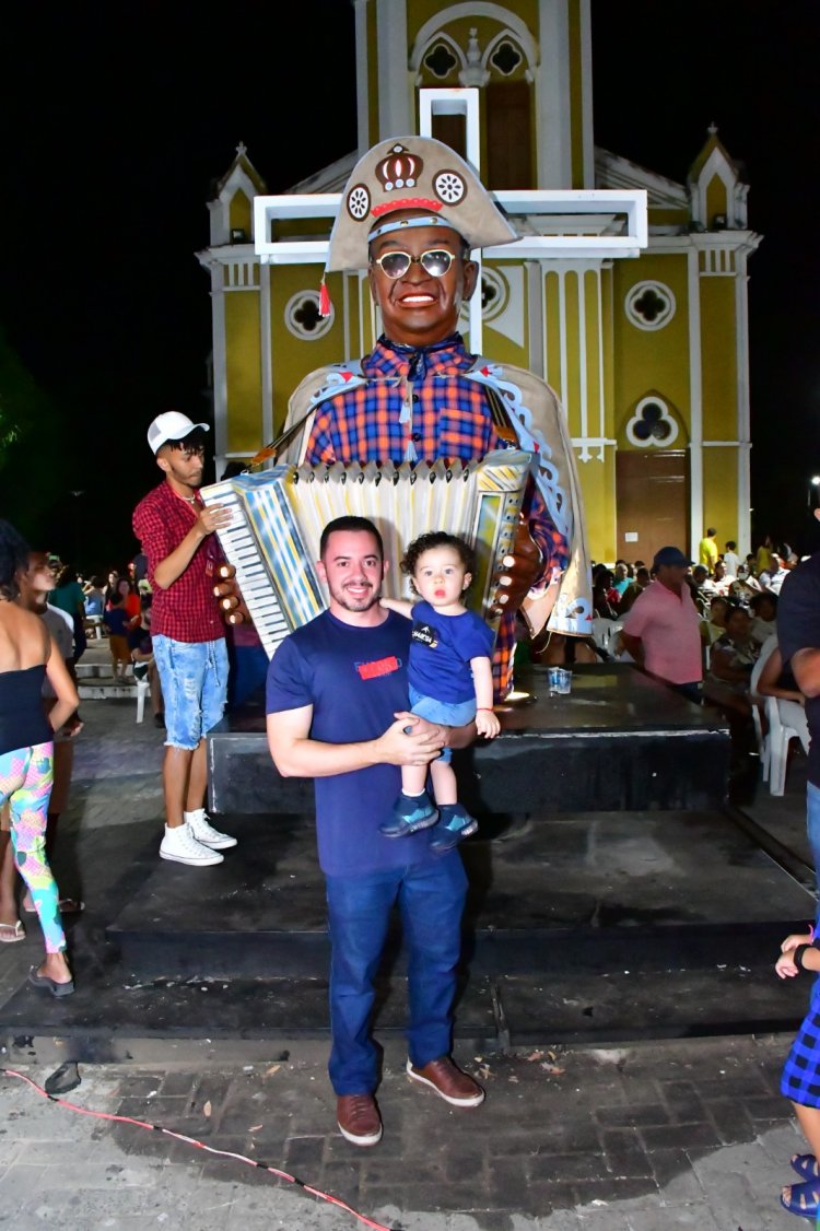 Prefeitura de Floriano promove apresentação da Orquestra Canta Luiz em praça pública