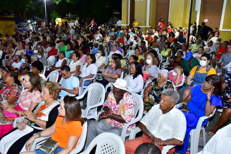 Prefeitura de Floriano promove apresentação da Orquestra Canta Luiz em praça pública