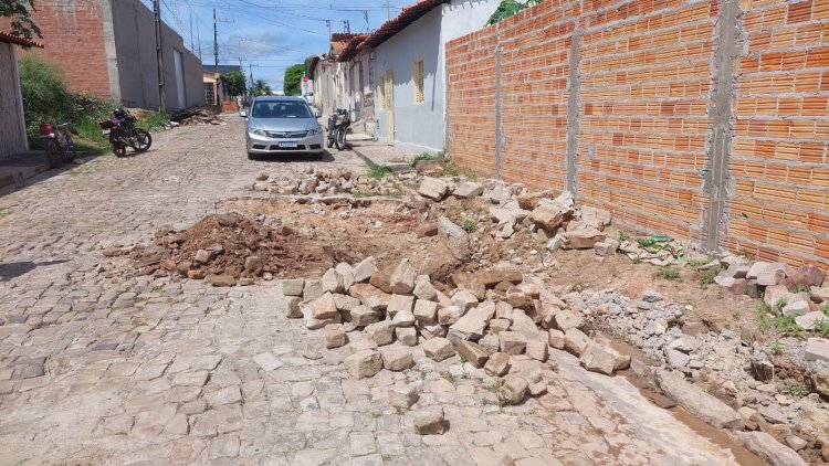 Infraestrutura de Floriano avança na recuperação de ruas e estrada rural