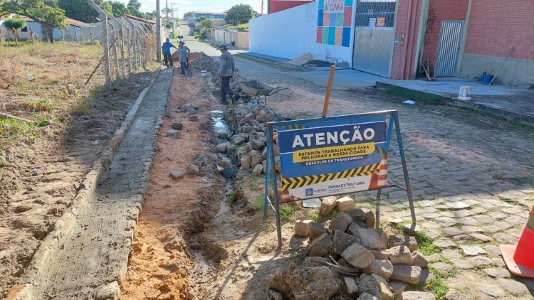 Infraestrutura de Floriano avança na recuperação de ruas e estrada rural