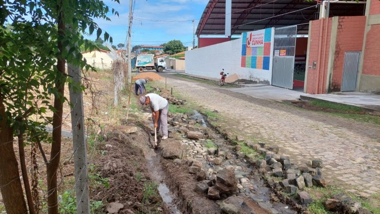 Infraestrutura de Floriano avança na recuperação de ruas e estrada rural