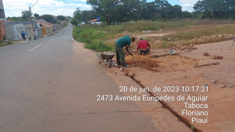 Infraestrutura de Floriano faz manutenção contínua com tapa-buracos nas ruas e iluminação pública