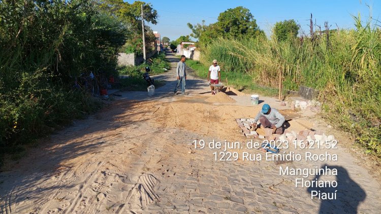 Infraestrutura de Floriano faz manutenção contínua com tapa-buracos nas ruas e iluminação pública