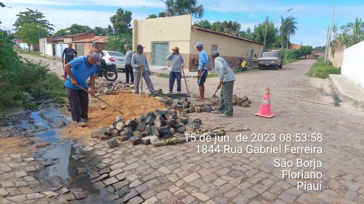 Infraestrutura de Floriano faz manutenção contínua com tapa-buracos nas ruas e iluminação pública