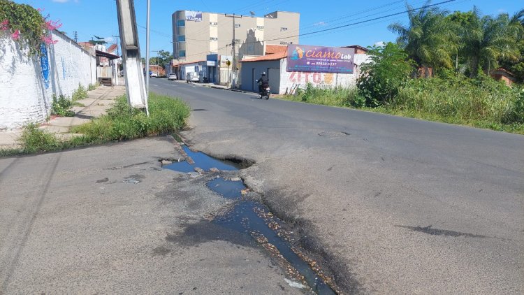 Infraestrutura de Floriano faz manutenção contínua com tapa-buracos nas ruas e iluminação pública