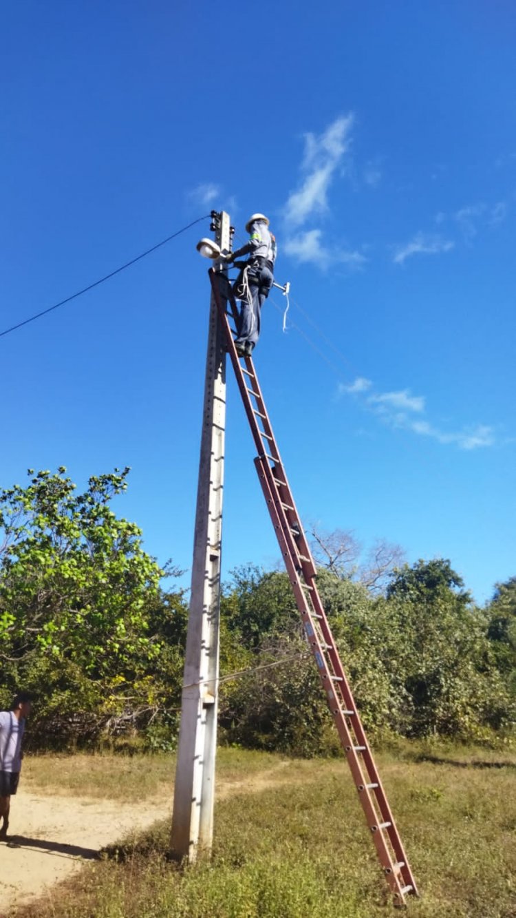 Infraestrutura de Floriano faz manutenção contínua com tapa-buracos nas ruas e iluminação pública