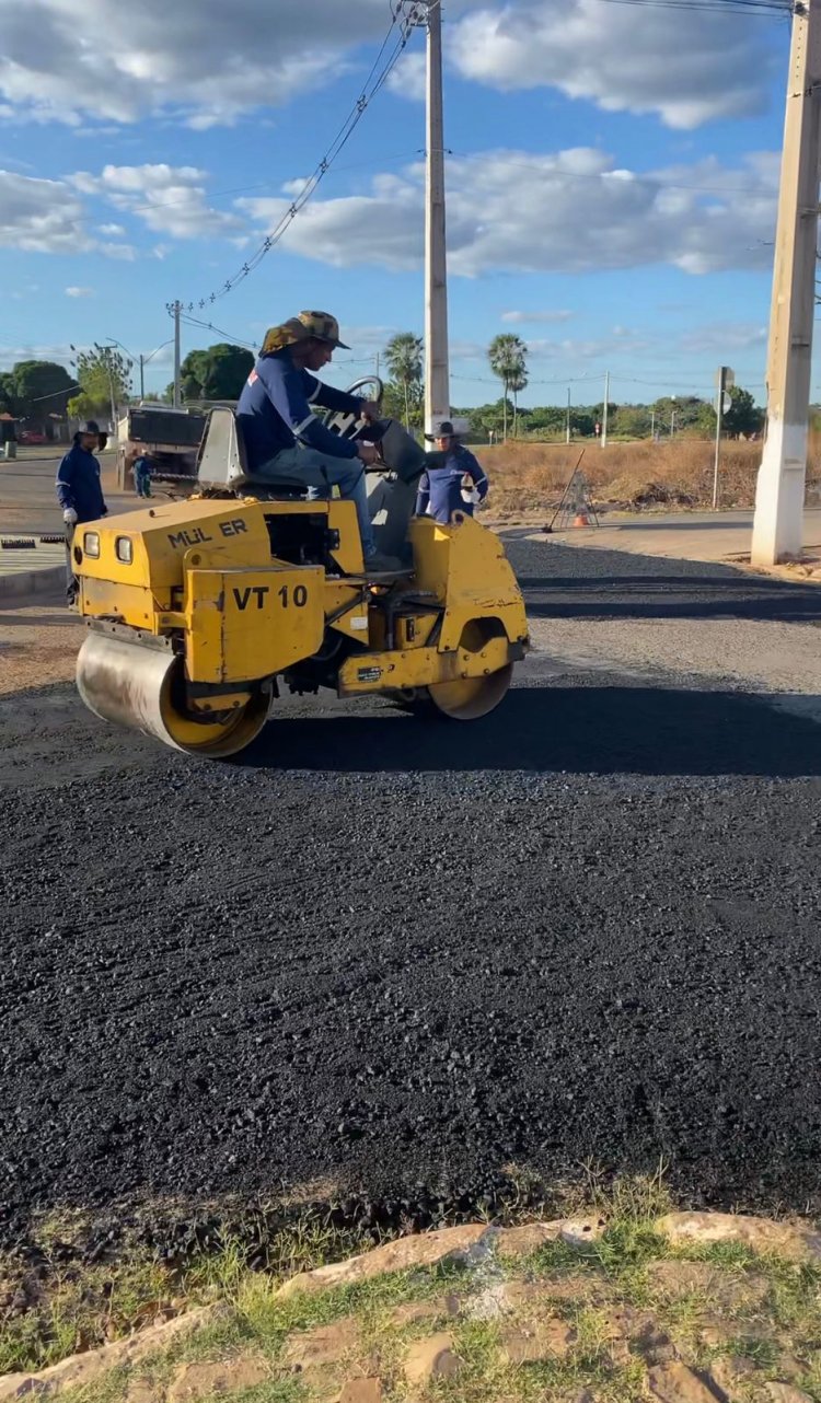 Prefeitura de Floriano retoma operação tapa-buraco com massa asfáltica