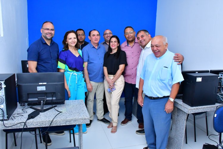 126 anos: Prefeitura de Floriano entrega escola Novo Papa Pombo reformada