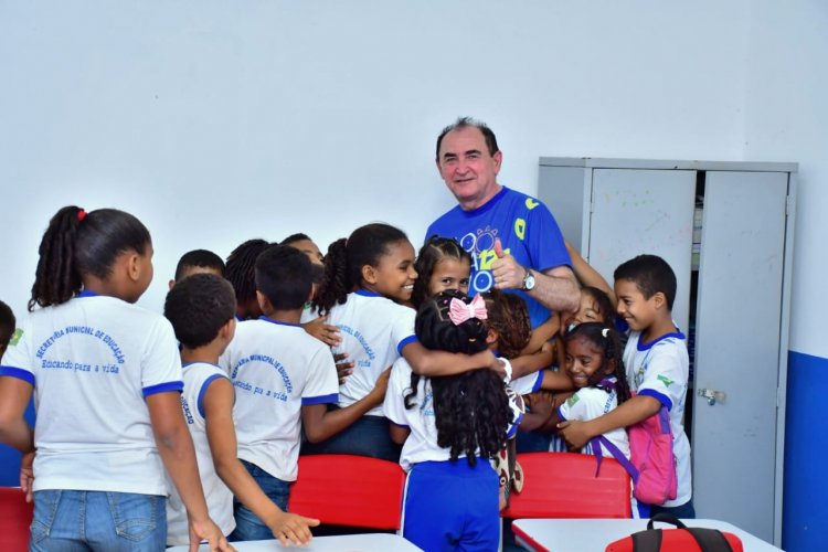 126 anos: Prefeitura de Floriano entrega escola do Amolar reestruturada e renomeada