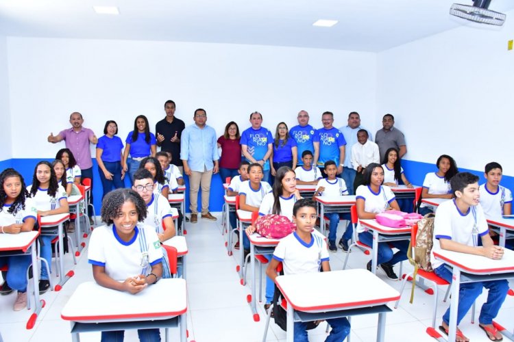 126 anos: Prefeitura de Floriano entrega escola do Amolar reestruturada e renomeada