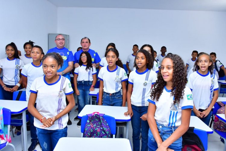 126 anos: Prefeitura de Floriano entrega escola do Amolar reestruturada e renomeada