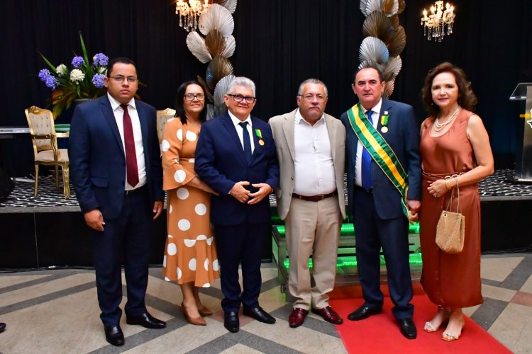 126 anos: Prefeitura homenageia personalidades com “Medalha do Mérito Agrônomo Francisco Parentes”