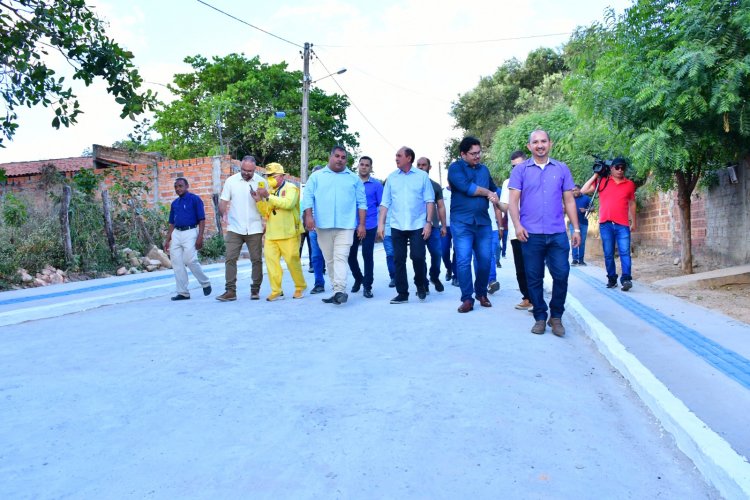 Bairro Nossa Senhora da Guia ganha calçamento do Programa Avançar Cidades