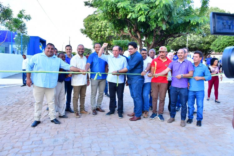 Bairro Nossa Senhora da Guia ganha calçamento do Programa Avançar Cidades