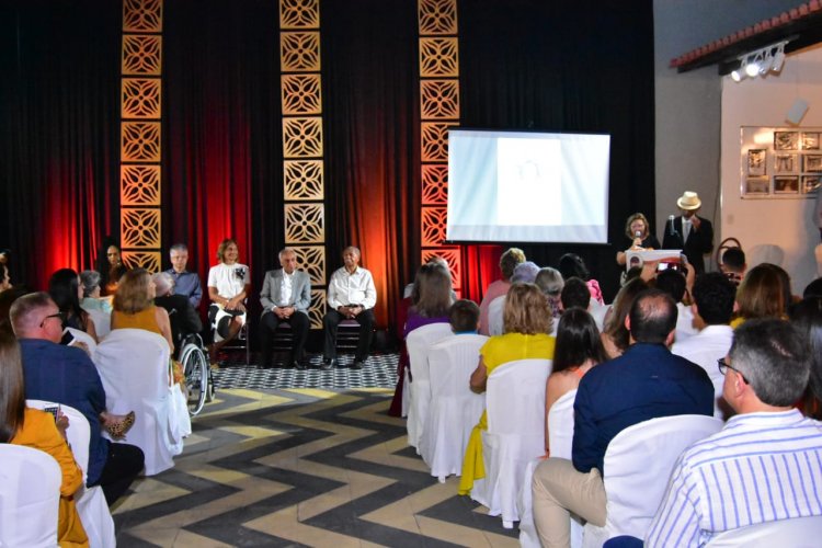 126 anos: Prefeitura apoia lançamento da 10ª edição do livro “Coleção Florianense”