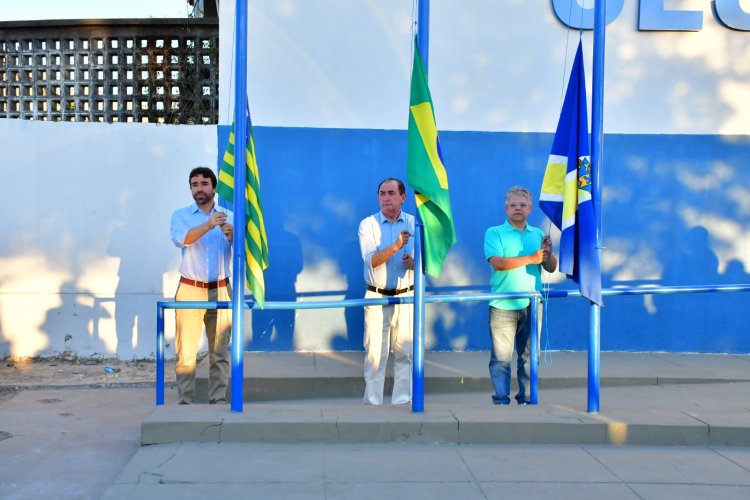 Prefeitura de Floriano entrega Praça Professora Fátima Alencar, em frente a Uespi