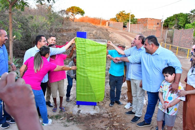 Prefeitura de Floriano entrega passagem molhada que dá acesso a localidade Bom Jardim