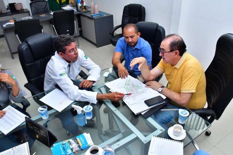 Reunião discute avanço das obras de esgotamento e interligação de novos bairros de Floriano