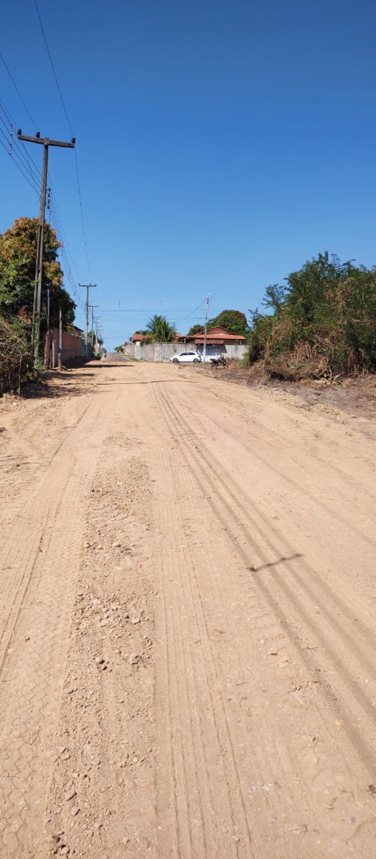 Infraestrutura faz melhoramentos com piçarra em ruas do Cajueiro II e Alto da Cruz