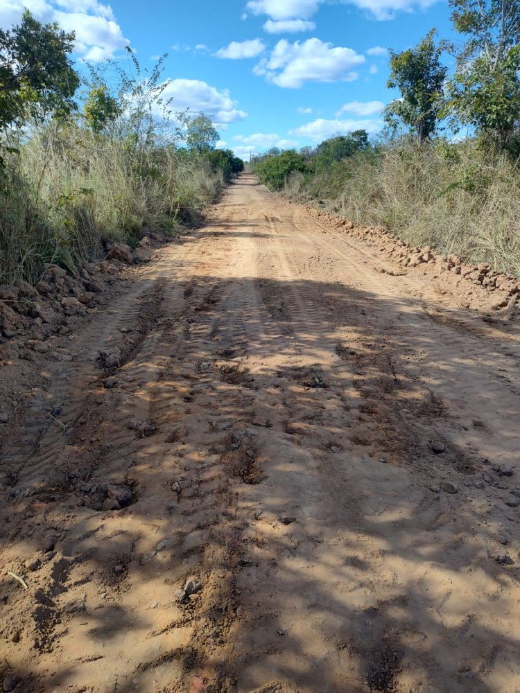 Infraestrutura faz melhoramentos com piçarra em ruas do Cajueiro II e Alto da Cruz