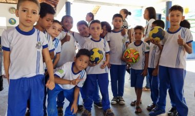 Alunos da Escola Municipal Antonieta Castro participam de ação de incentivo à atividade física  