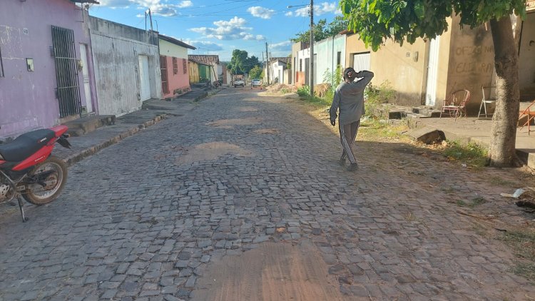 Tapa-buracos em ruas e avenidas segue a todo vapor em Floriano