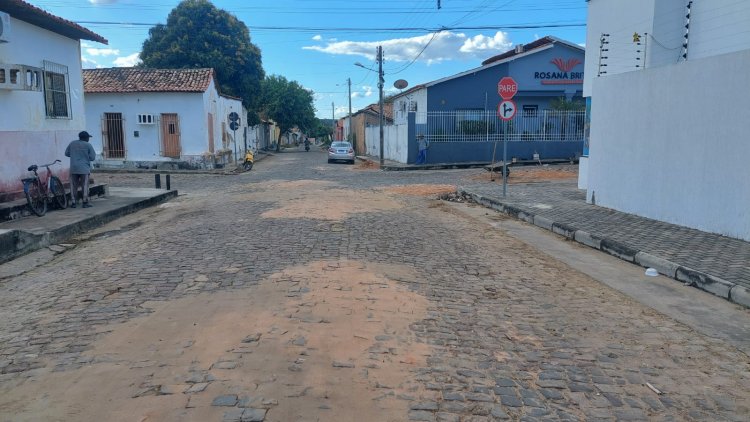 Tapa-buracos em ruas e avenidas segue a todo vapor em Floriano