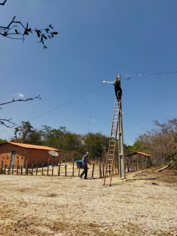 Prefeitura de Floriano recupera estradas e iluminação pública em localidades rurais