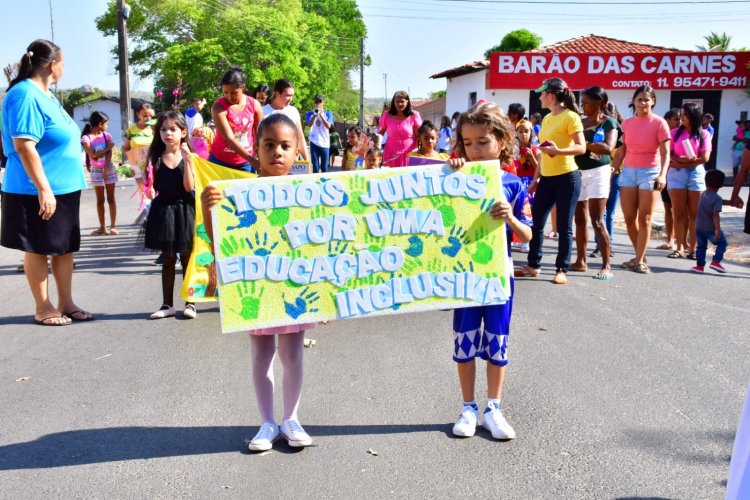 Escolas Municipais de Floriano antecipam o desfile de 7 de setembro