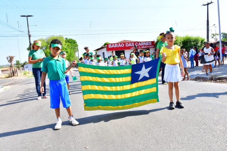 Escolas Municipais de Floriano antecipam o desfile de 7 de setembro