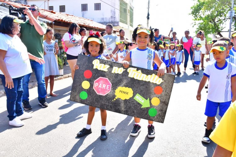 Escolas Municipais de Floriano antecipam o desfile de 7 de setembro