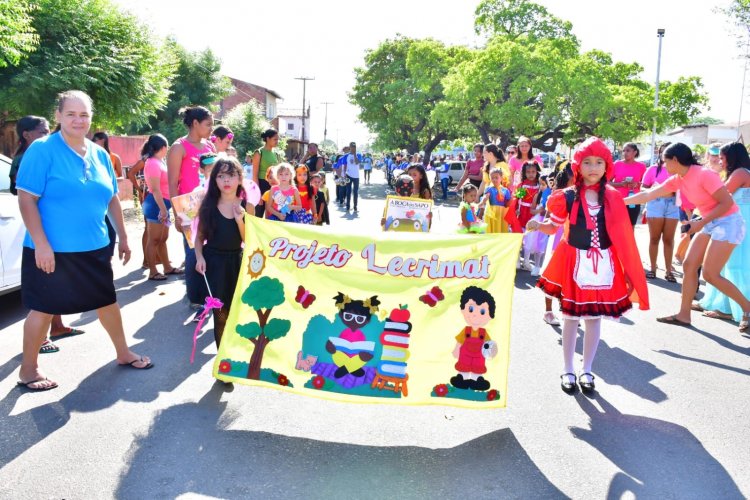 Escolas Municipais de Floriano antecipam o desfile de 7 de setembro