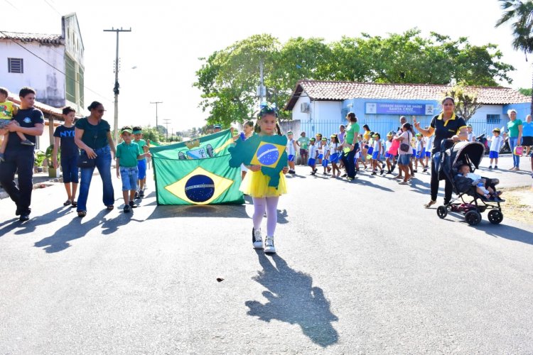 Escolas Municipais de Floriano antecipam o desfile de 7 de setembro