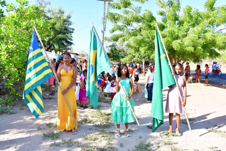 Escolas Municipais de Floriano antecipam o desfile de 7 de setembro