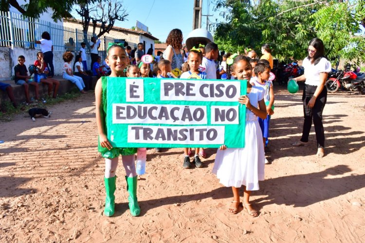 Escolas Municipais de Floriano antecipam o desfile de 7 de setembro