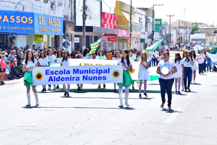 Desfile Cívico marca as comemorações pela Independência do Brasil em Floriano