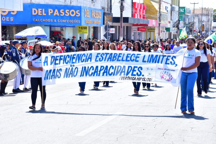 Desfile Cívico marca as comemorações pela Independência do Brasil em Floriano