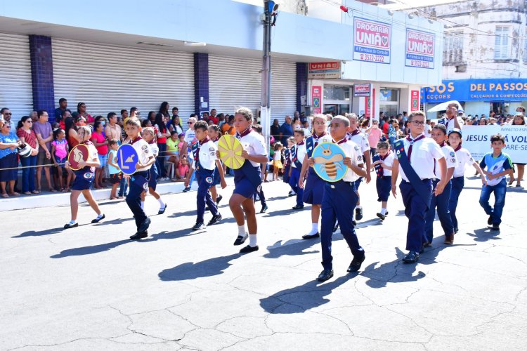 Desfile Cívico marca as comemorações pela Independência do Brasil em Floriano