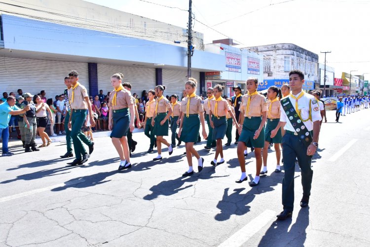 Desfile Cívico marca as comemorações pela Independência do Brasil em Floriano