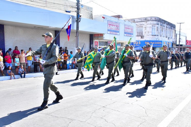 Desfile Cívico marca as comemorações pela Independência do Brasil em Floriano