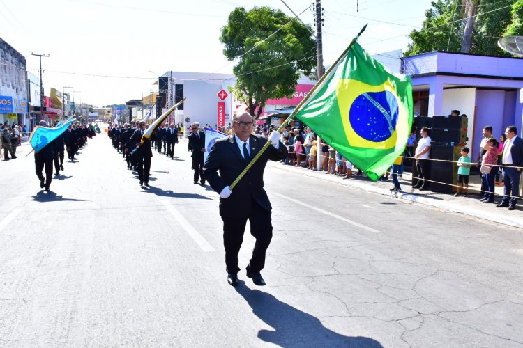 Desfile Cívico marca as comemorações pela Independência do Brasil em Floriano